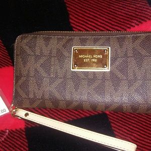 Michael Kors Wristlet. Excellent Used Condition